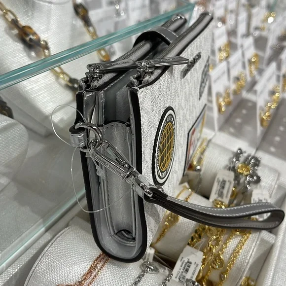 Michael Kors Jet Set Travel Large Embellished Signature Logo Wristlet Wallet Phn - Picture 3 of 16